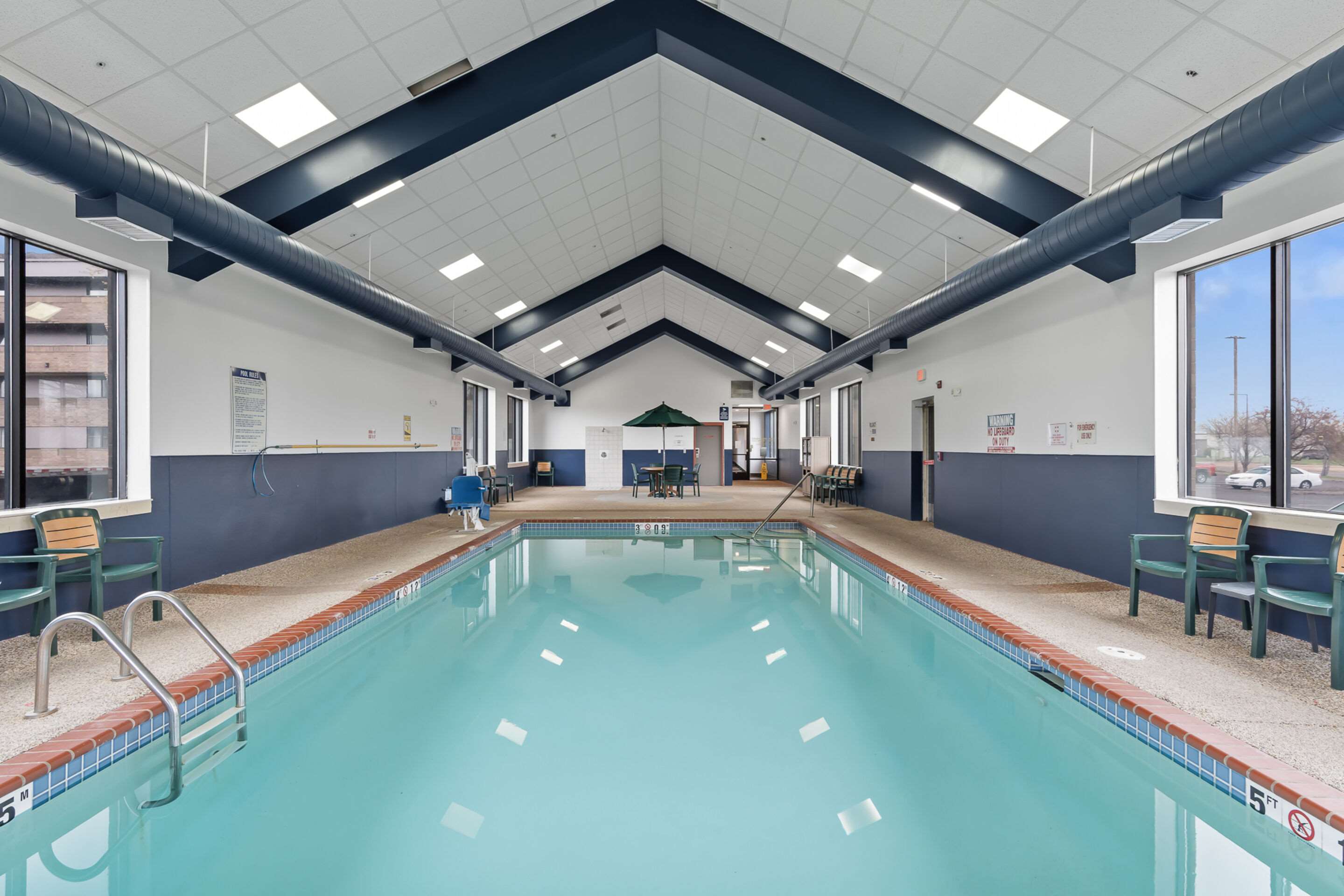 Indoor pool | Quality Inn & Suites Mall of America - MSP Airport