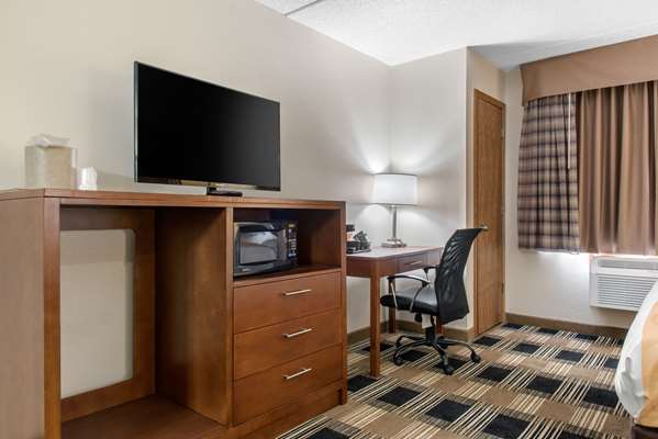 Suite - Quality Inn Northwest Rochester