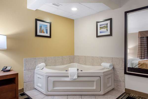 Suite - Quality Inn Northwest Rochester