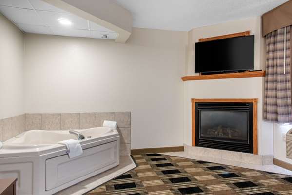 Suite - Quality Inn Northwest Rochester