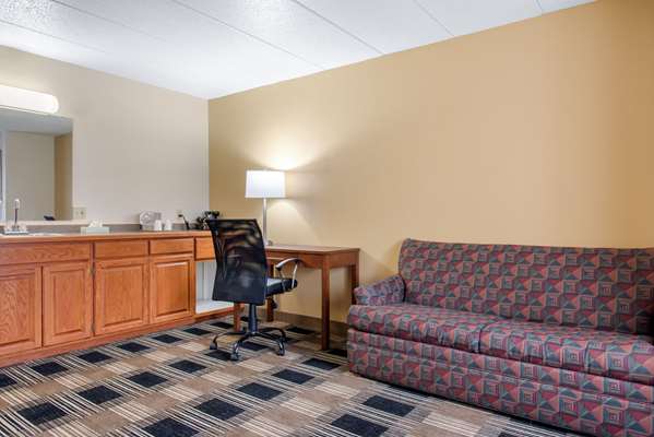 Suite - Quality Inn Northwest Rochester