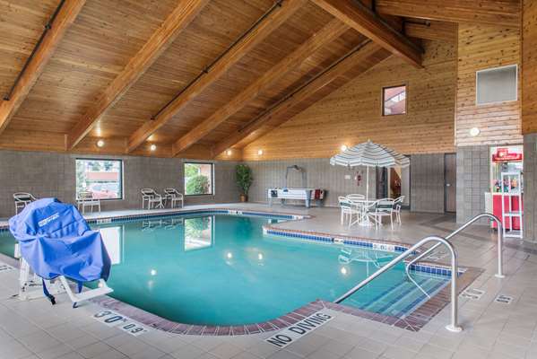 Pool - Quality Inn Northwest Rochester