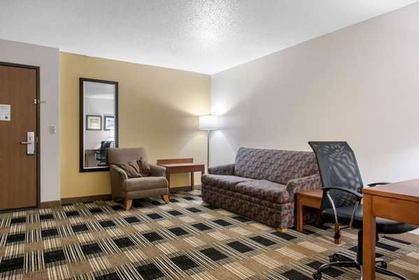 Suite - Quality Inn Northwest Rochester