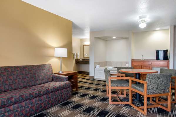 Suite - Quality Inn Northwest Rochester