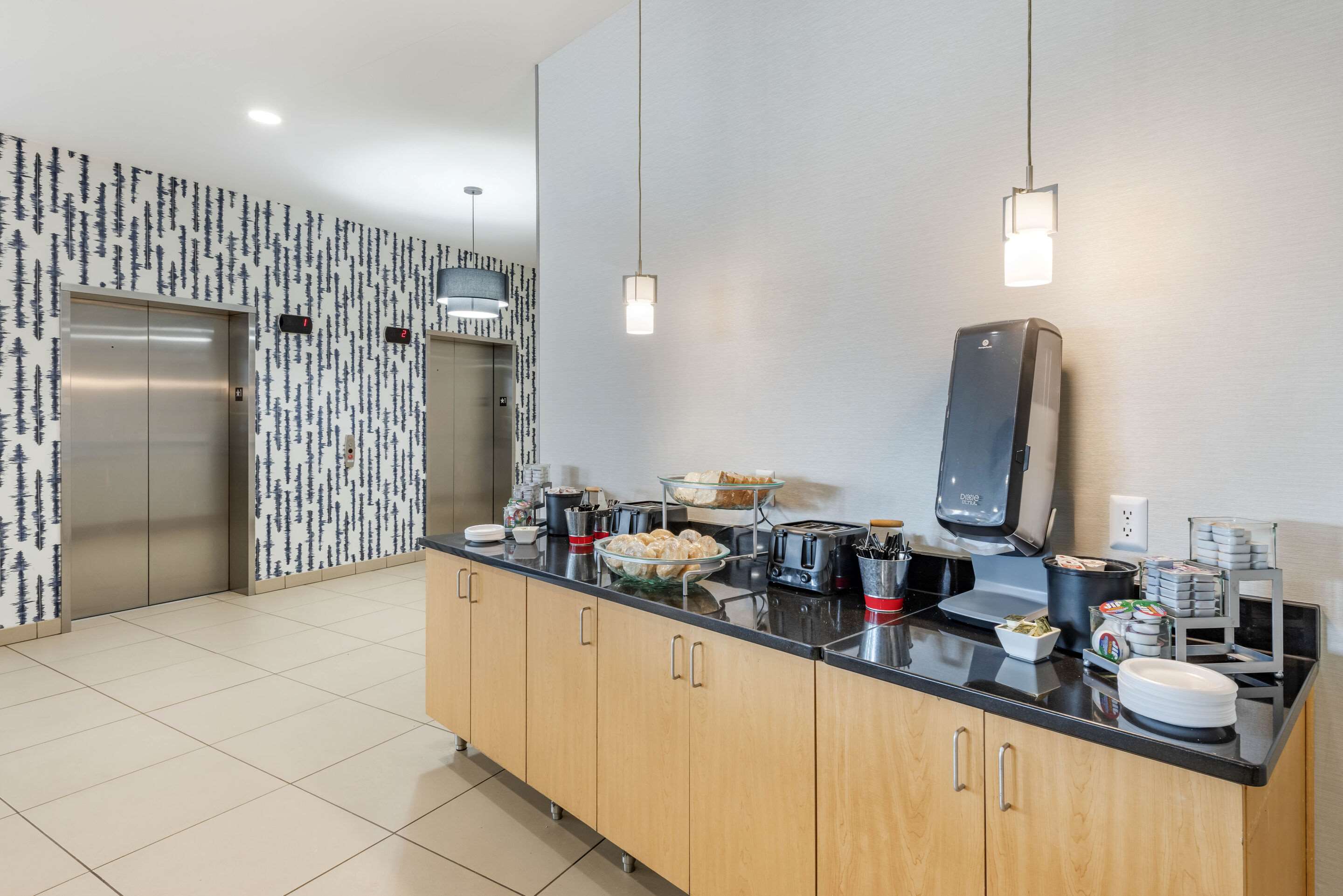 Breakfast area | Cambria Hotel Minneapolis Maple Grove