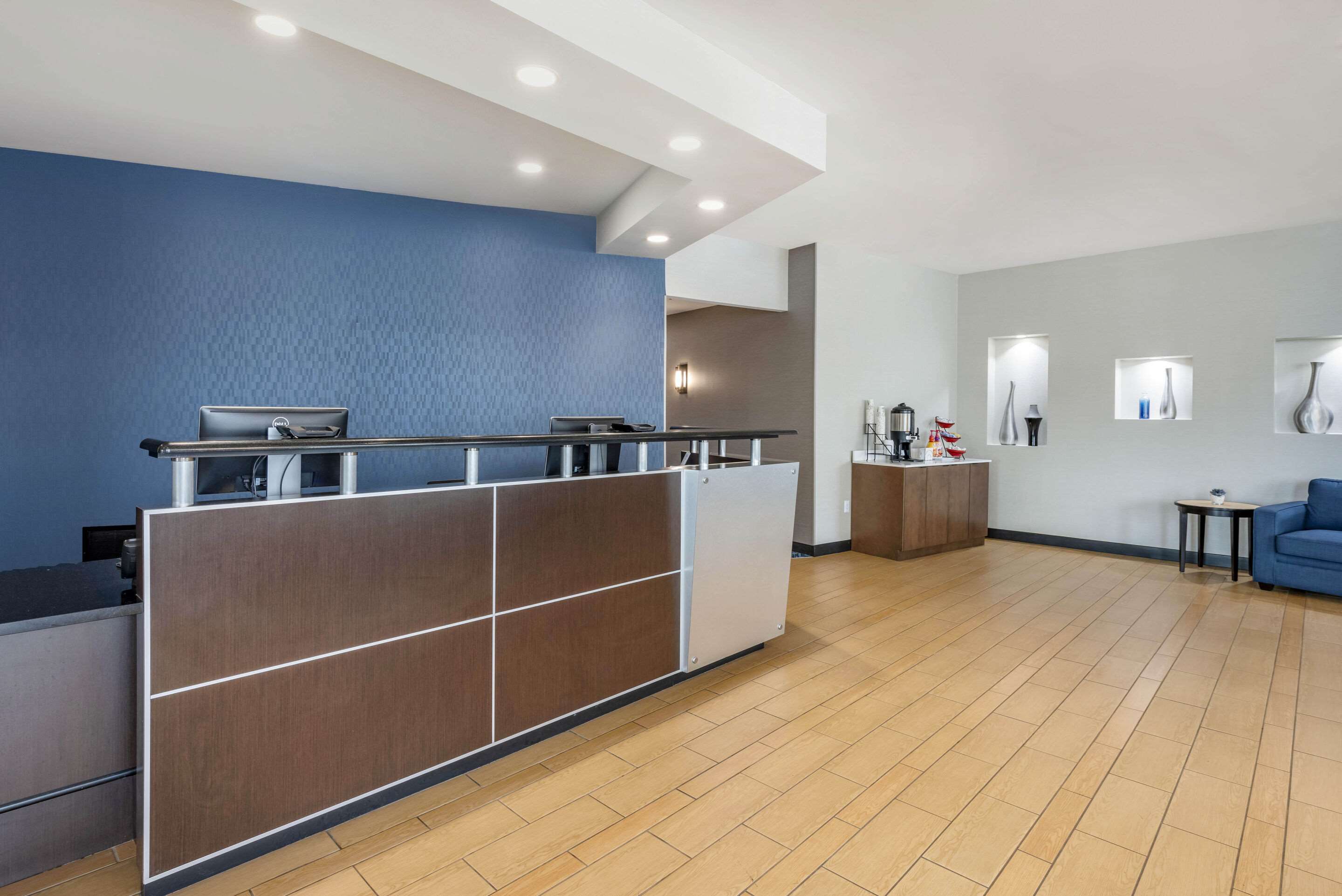 Front desk | Cambria Hotel Minneapolis Maple Grove