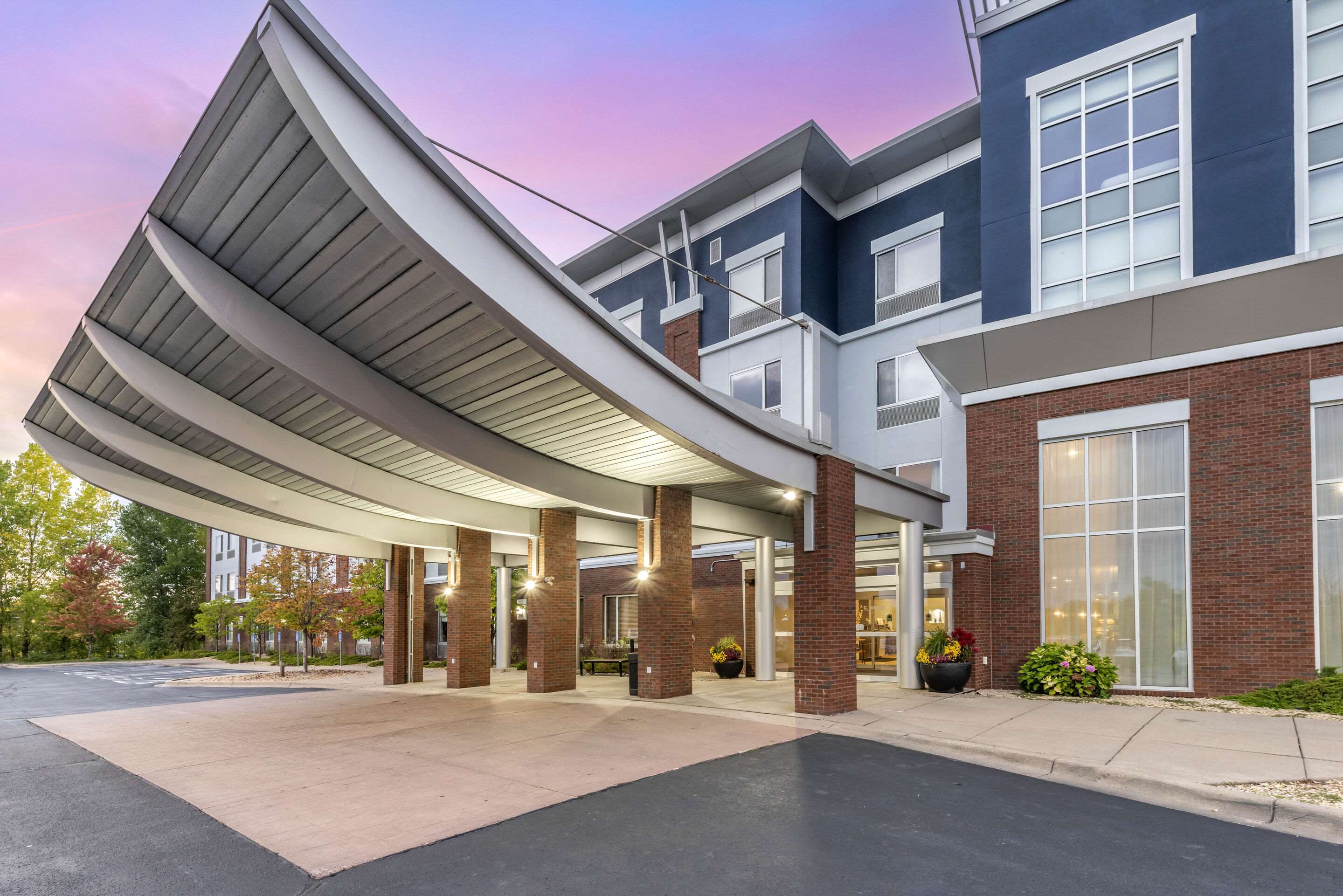 Twilight | Cambria Hotel Minneapolis Maple Grove