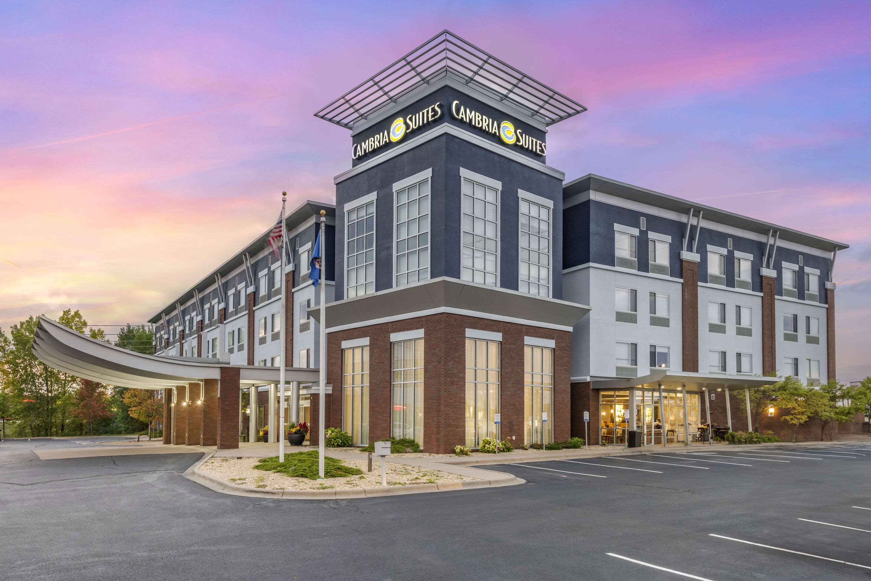 Twilight | Cambria Hotel Minneapolis Maple Grove