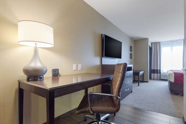 Suite - Comfort Suites & Conference Center Worthington - I-90, Exit 43