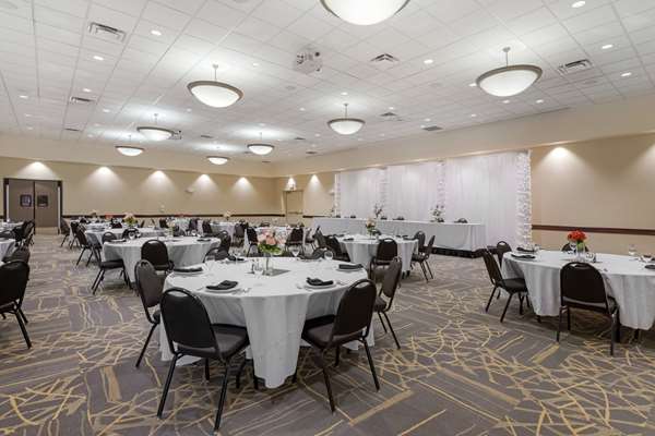  - Comfort Suites & Conference Center Worthington - I-90, Exit 43