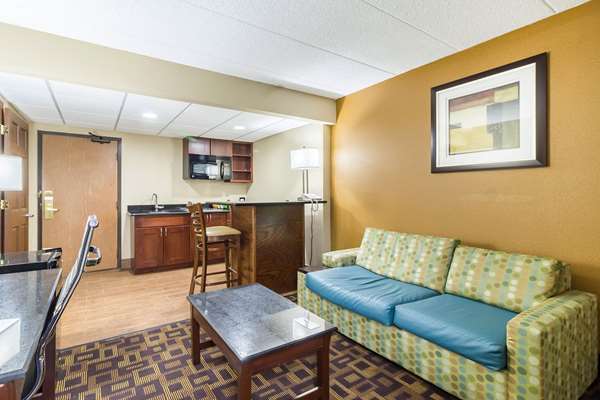 Suite - Quality Inn & Suites Arden Hills