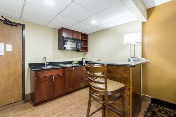 Suite - Quality Inn & Suites Arden Hills