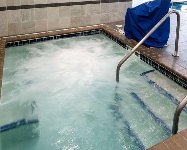 Pool - Comfort Inn & Suites Rochester