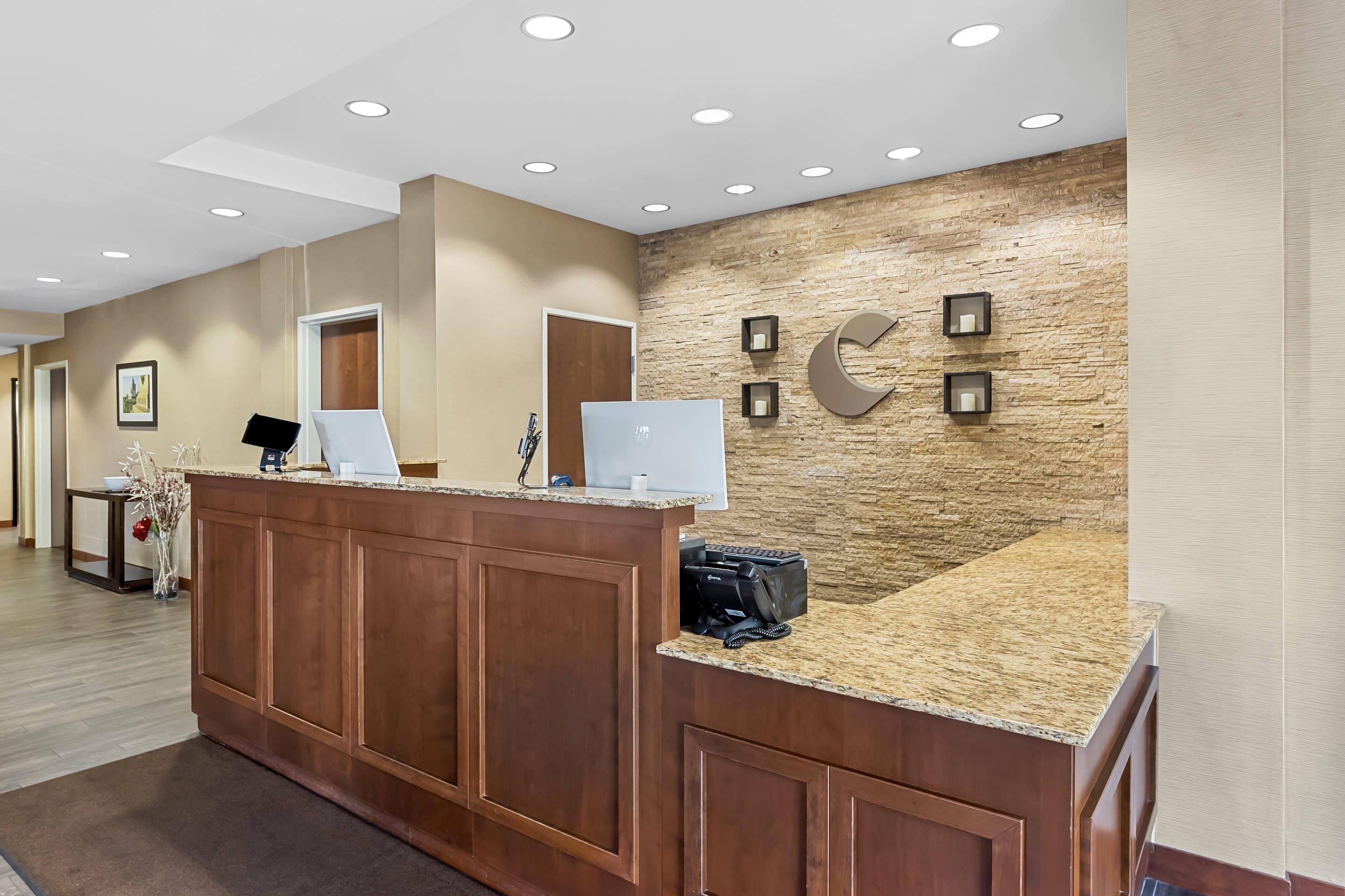 Front desk with friendly staff | Comfort Inn & Suites West - Medical Center