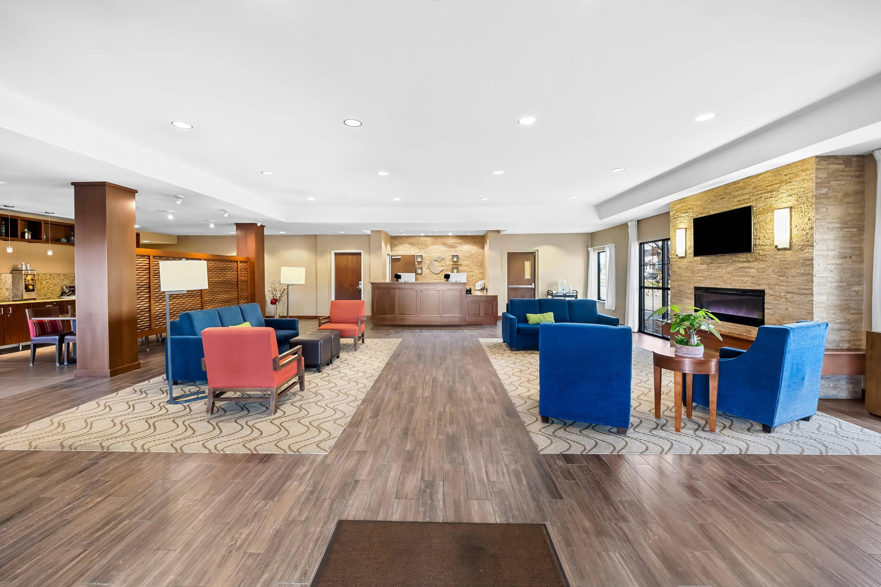 Spacious lobby with sitting area | Comfort Inn & Suites West - Medical Center