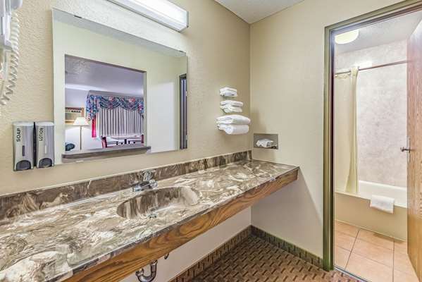 Suite - Rodeway Inn Saint Joseph