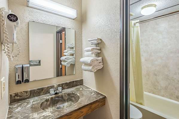  - Rodeway Inn Saint Joseph