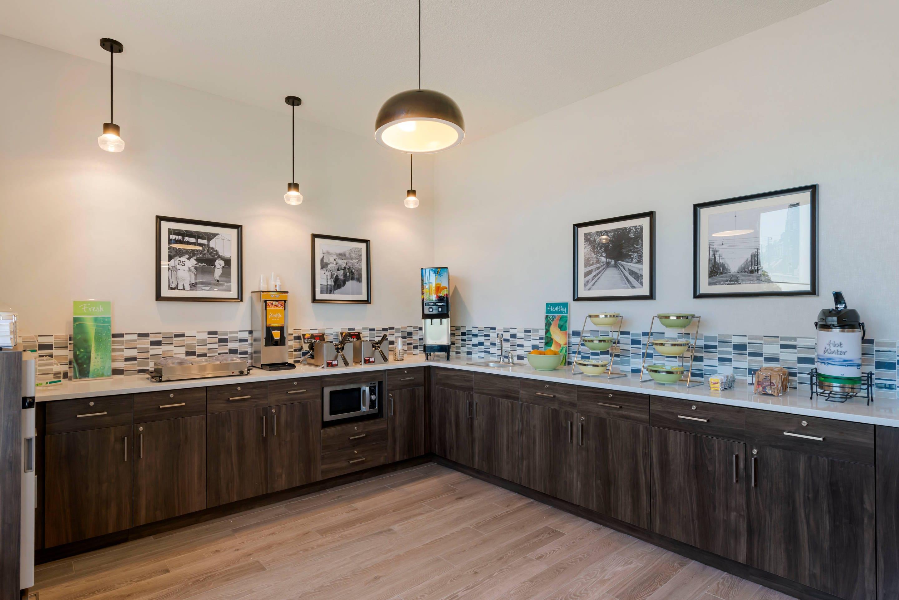 Breakfast counter | Quality Inn Saint Cloud