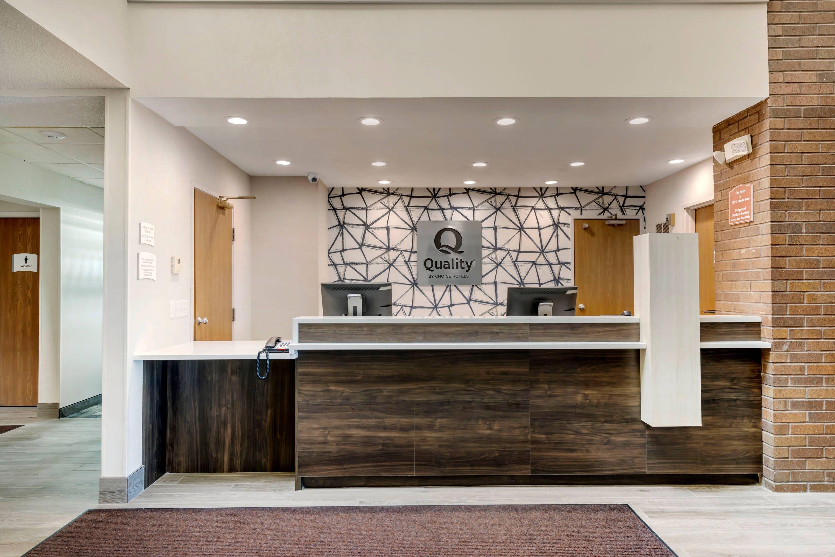 Front desk | Quality Inn Saint Cloud