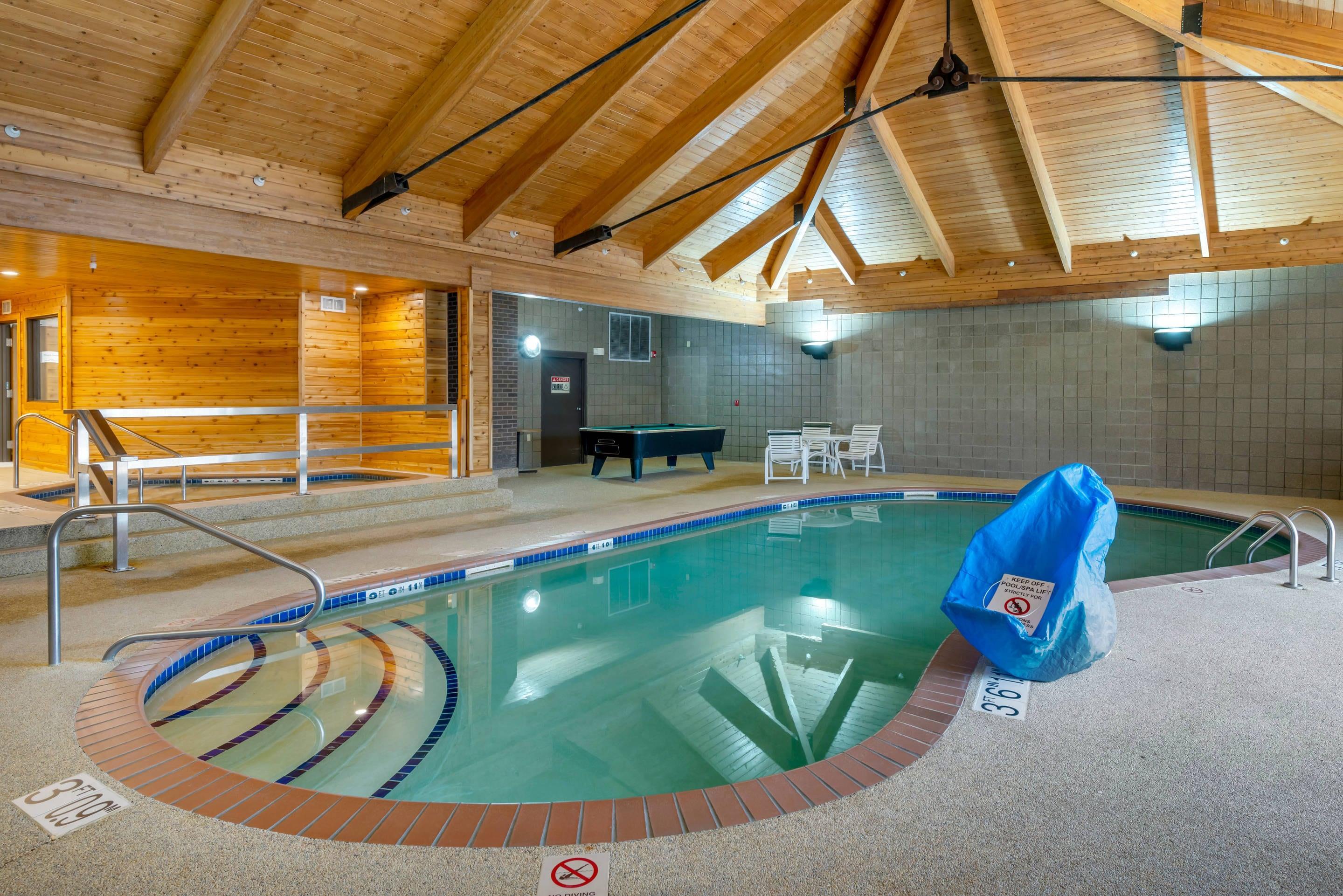 Indoor pool | Quality Inn Saint Cloud