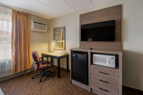  - Econo Lodge Airport Hermantown