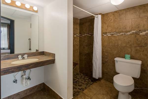  - Econo Lodge Airport Hermantown