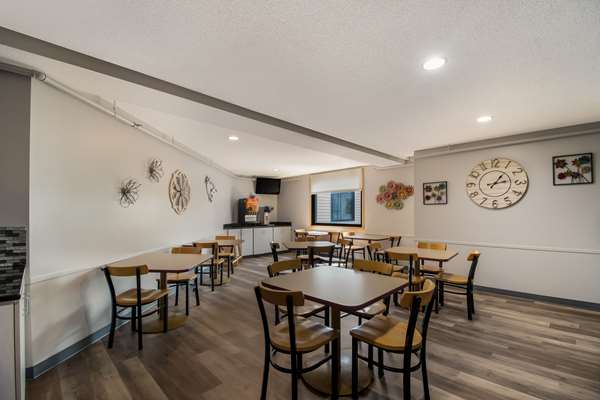 Amenities - Econo Lodge Airport Hermantown