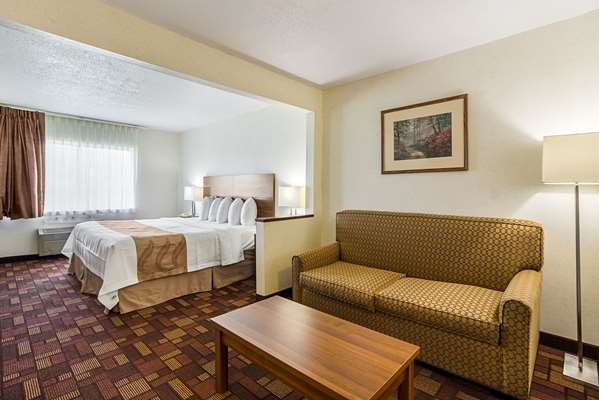 Suite - Econo Lodge Luverne