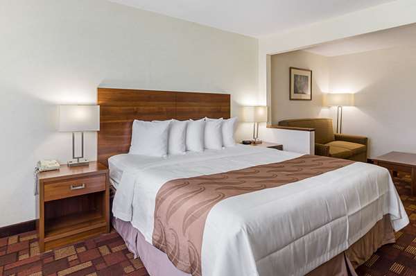 Suite - Econo Lodge Luverne