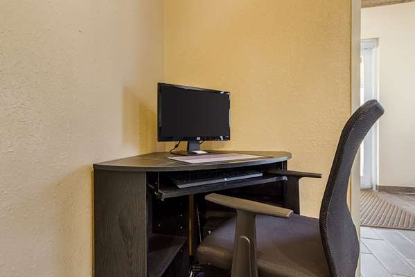 Conference Area - Econo Lodge Luverne