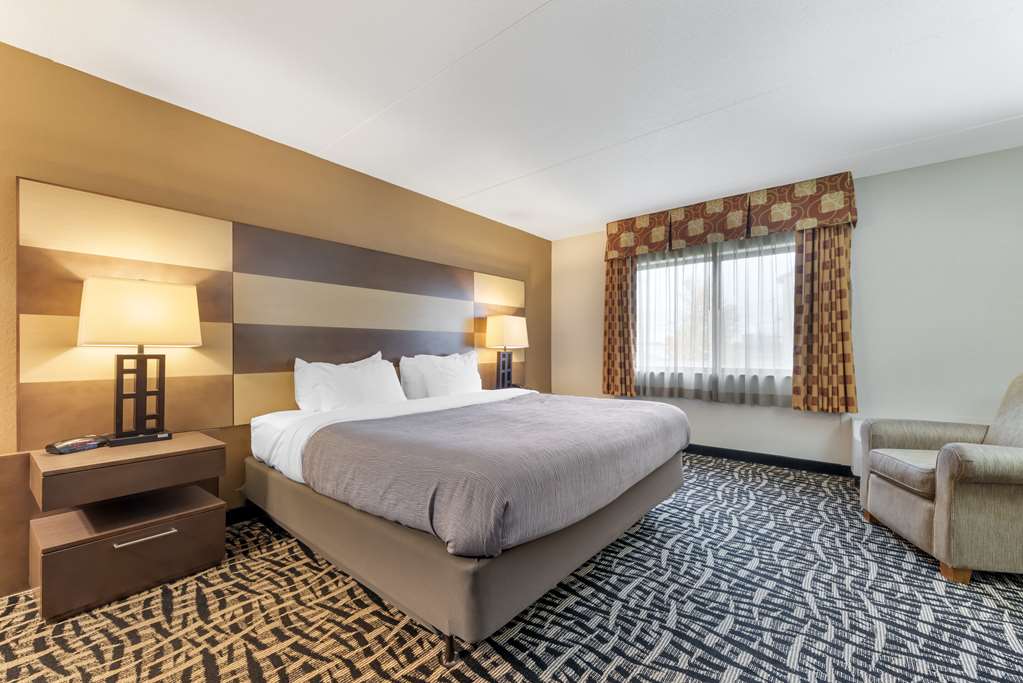 QUALITY INN AND SUITES MAYO CLINIC-guestroom-Guest Room,Suite,On-Site.jpg
