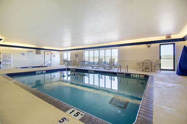 Pool - Quality Inn Fairmont - I-90, Exit 102