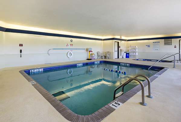 Pool - Quality Inn Fairmont - I-90, Exit 102