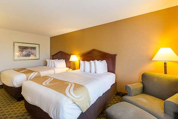  - Quality Inn Fairmont - I-90, Exit 102