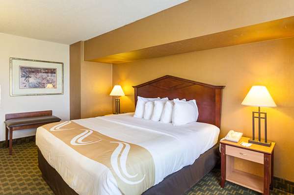  - Quality Inn Fairmont - I-90, Exit 102