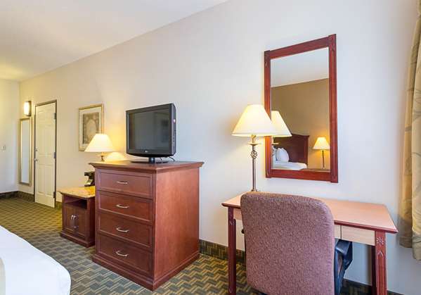  - Quality Inn Fairmont - I-90, Exit 102