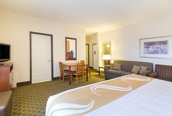 Suite - Quality Inn Fairmont - I-90, Exit 102