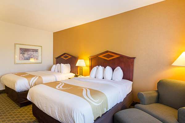  - Quality Inn Fairmont - I-90, Exit 102