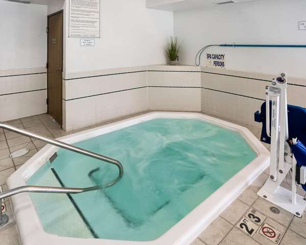 Pool - Quality Inn Coon Rapids