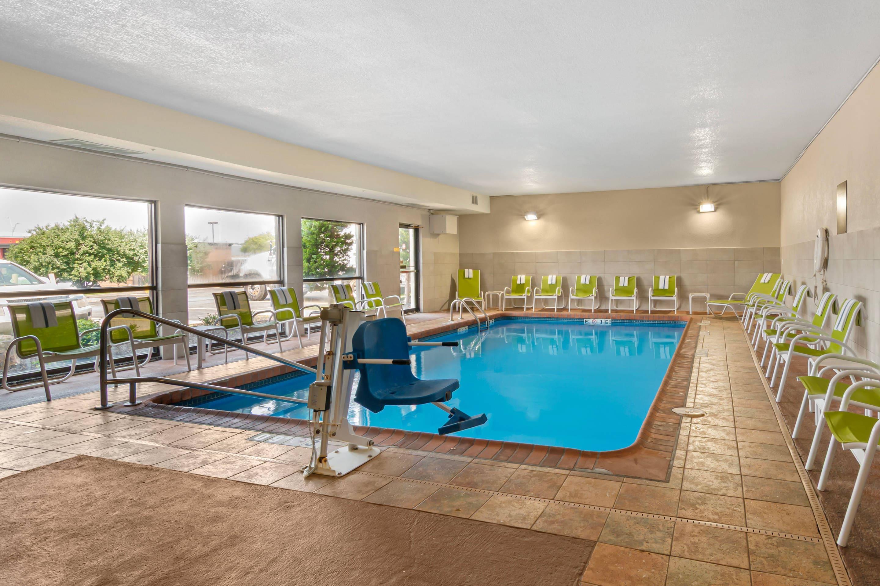 Indoor pool | Comfort Inn & Suites Kansas City - Northeast