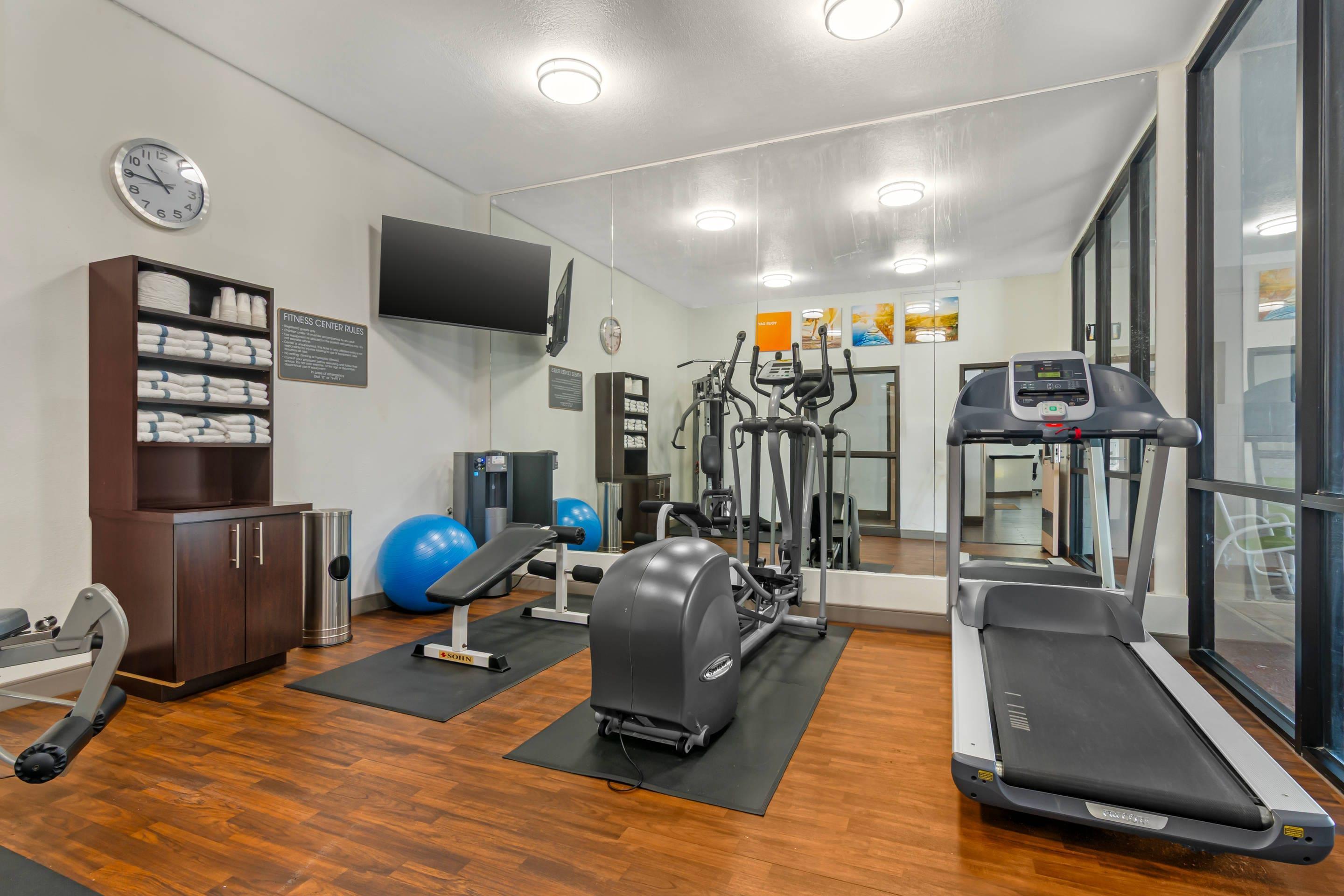 Fitness center | Comfort Inn & Suites Kansas City - Northeast