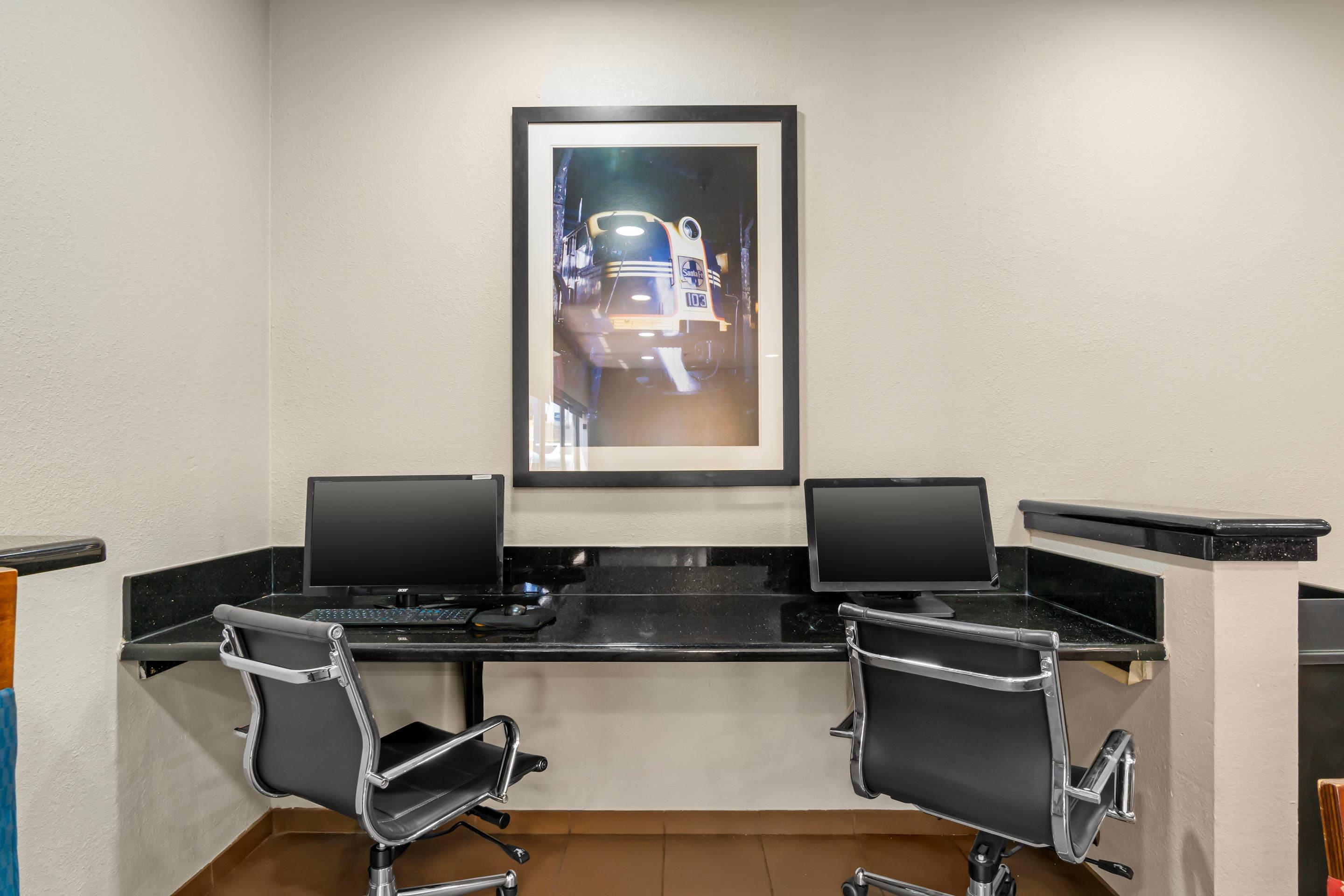 Business center | Comfort Inn & Suites Kansas City - Northeast