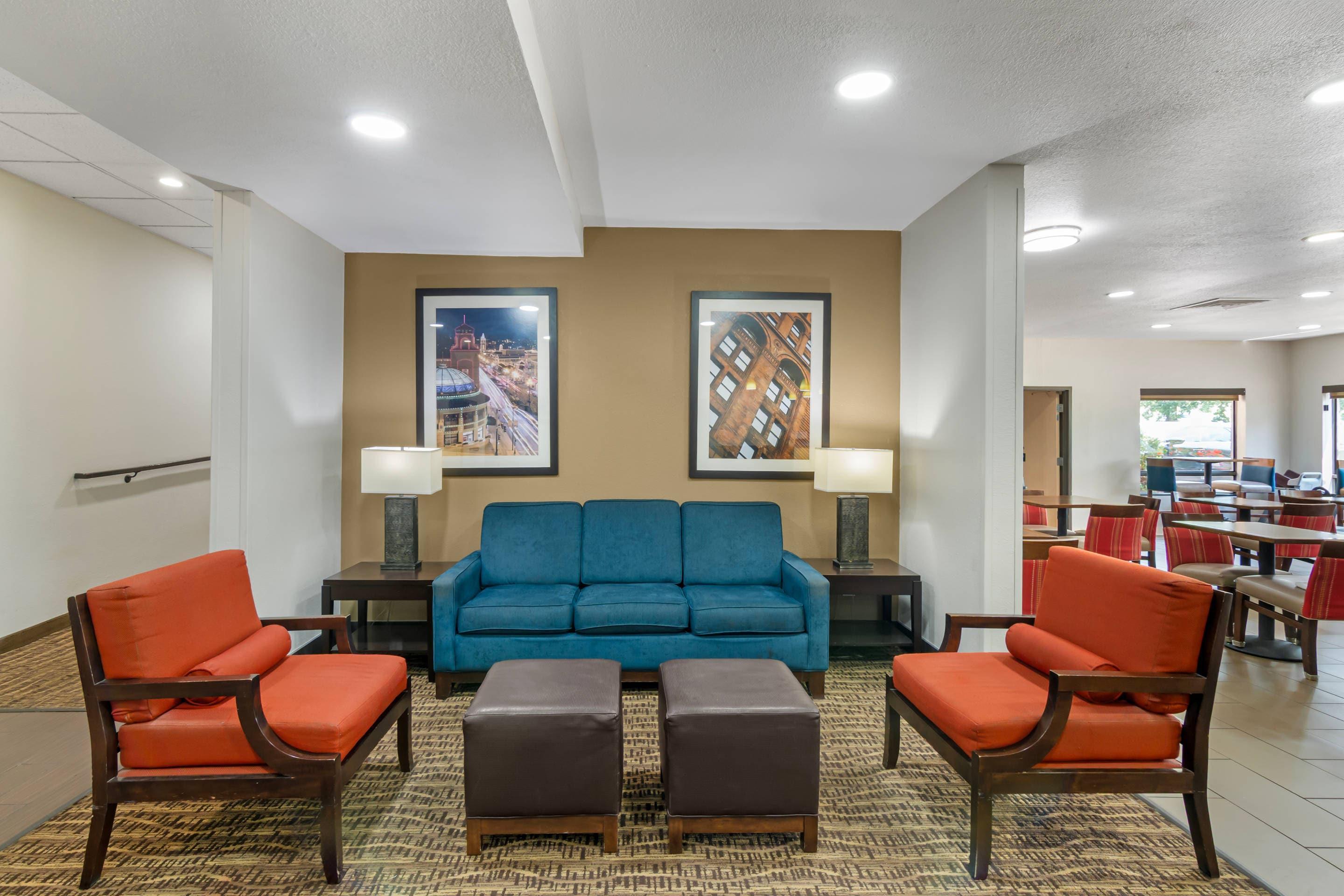 Hotel lobby | Comfort Inn & Suites Kansas City - Northeast