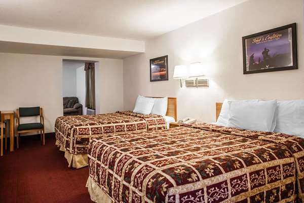 Suite - Econo Lodge Truman Inn Sedalia