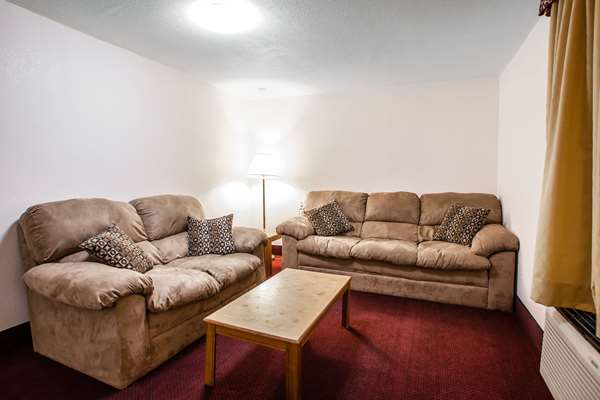 Suite - Econo Lodge Truman Inn Sedalia