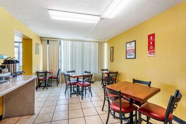 Amenities - Econo Lodge Rolla - I-44, Exit 184