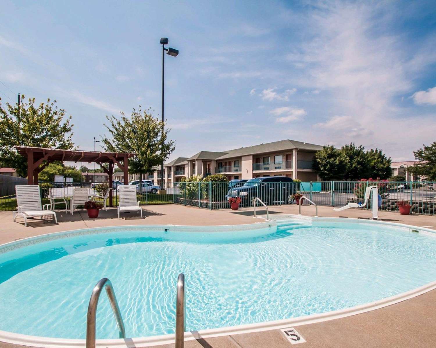 Econo Lodge East Springfield I44, Exit 80, MO See Discounts