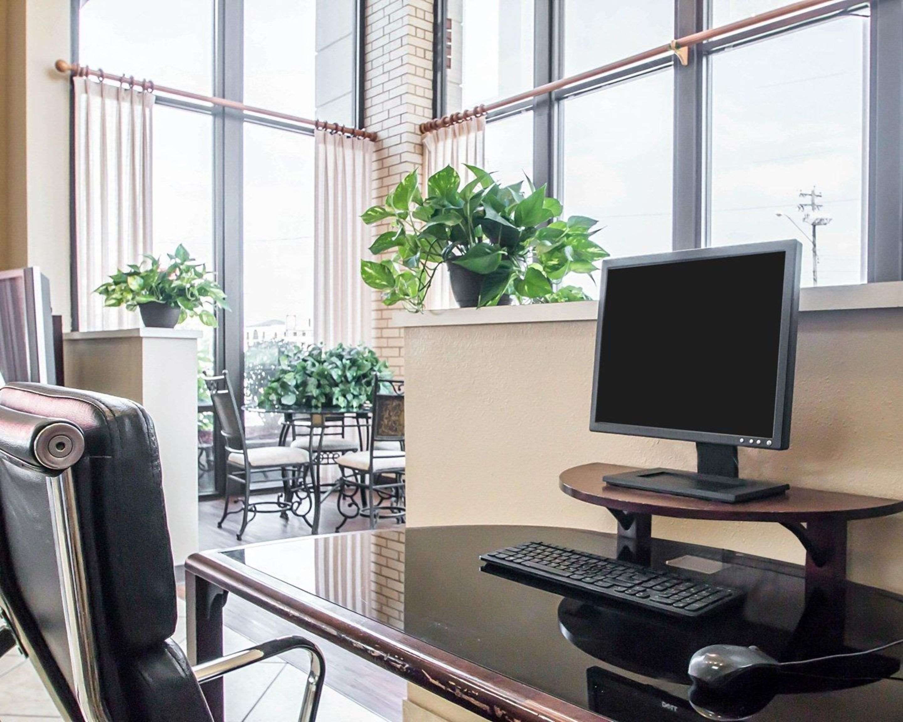 Business center | Econo Lodge Springfield I-44