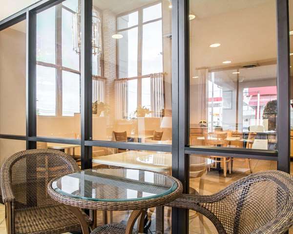 Amenities - Econo Lodge East Springfield - I-44, Exit 80