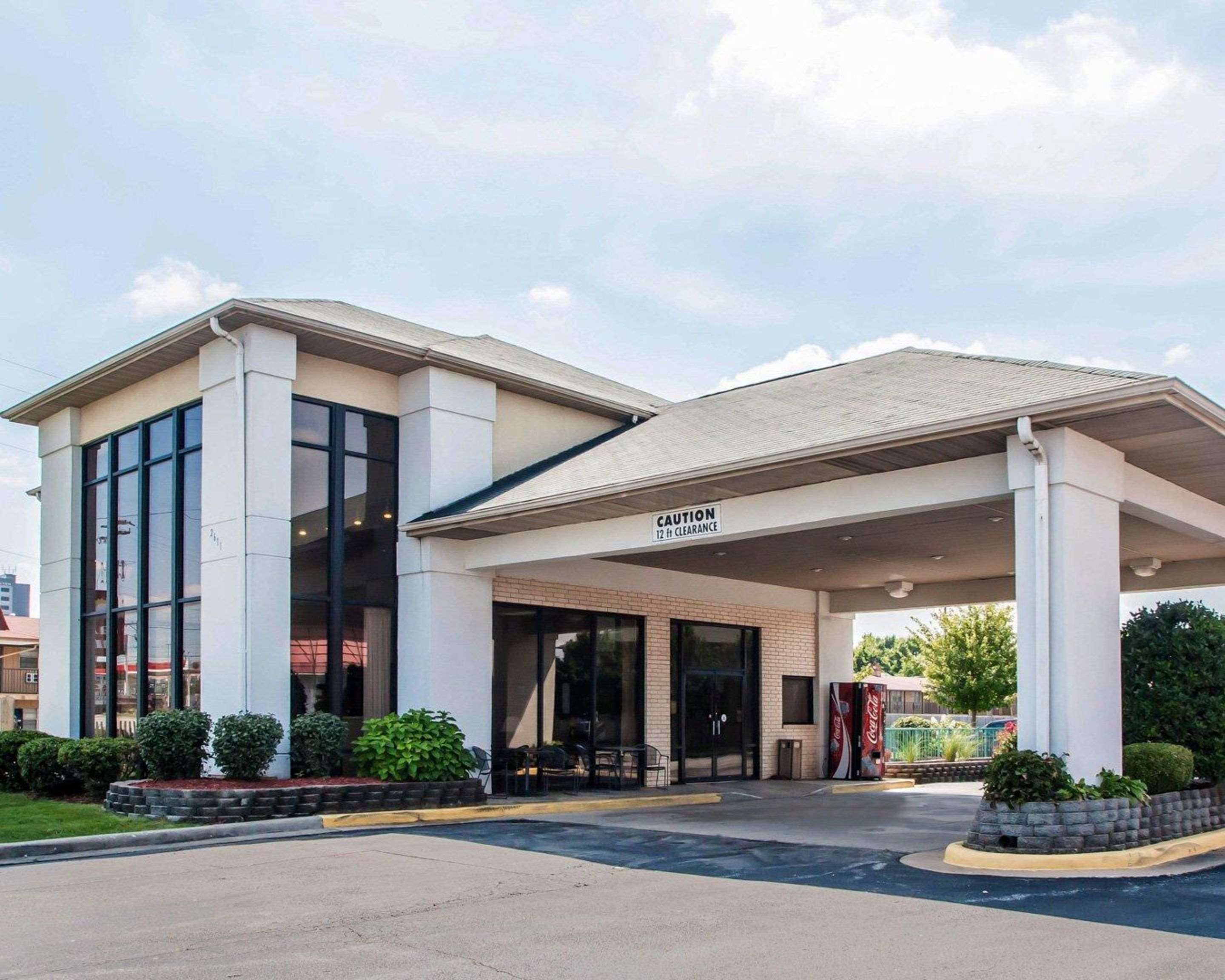 Hotel exterior | Econo Lodge Springfield I-44